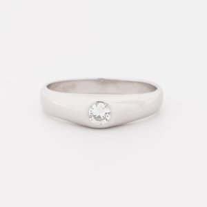 Anillo solitario de oro blanco de 18K - Imagen 1