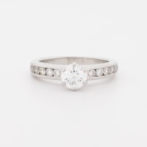 Anillo Tiffany & Co modelo setting de platino - Imagen 1