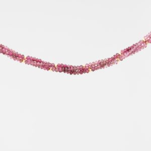 Collar con tres corridas de mostacillas de turmalinas rosadas - Imagen 1